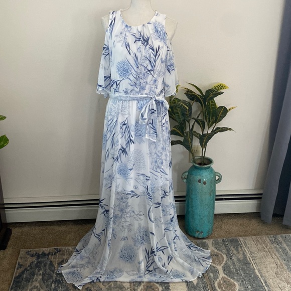 Dress - Picture 1 of 6